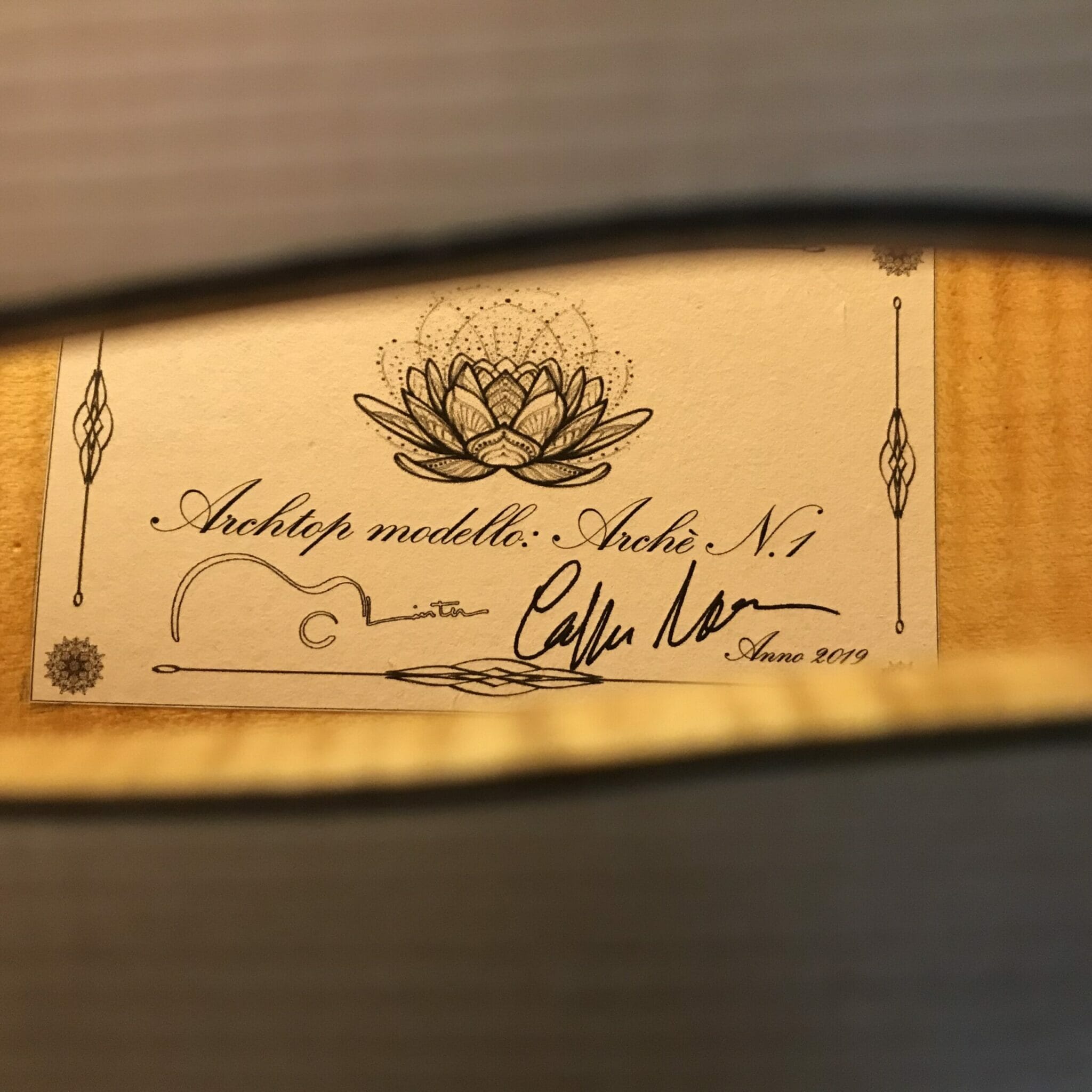 vista inbterna cassa armonica chitarra jazz modello Arché